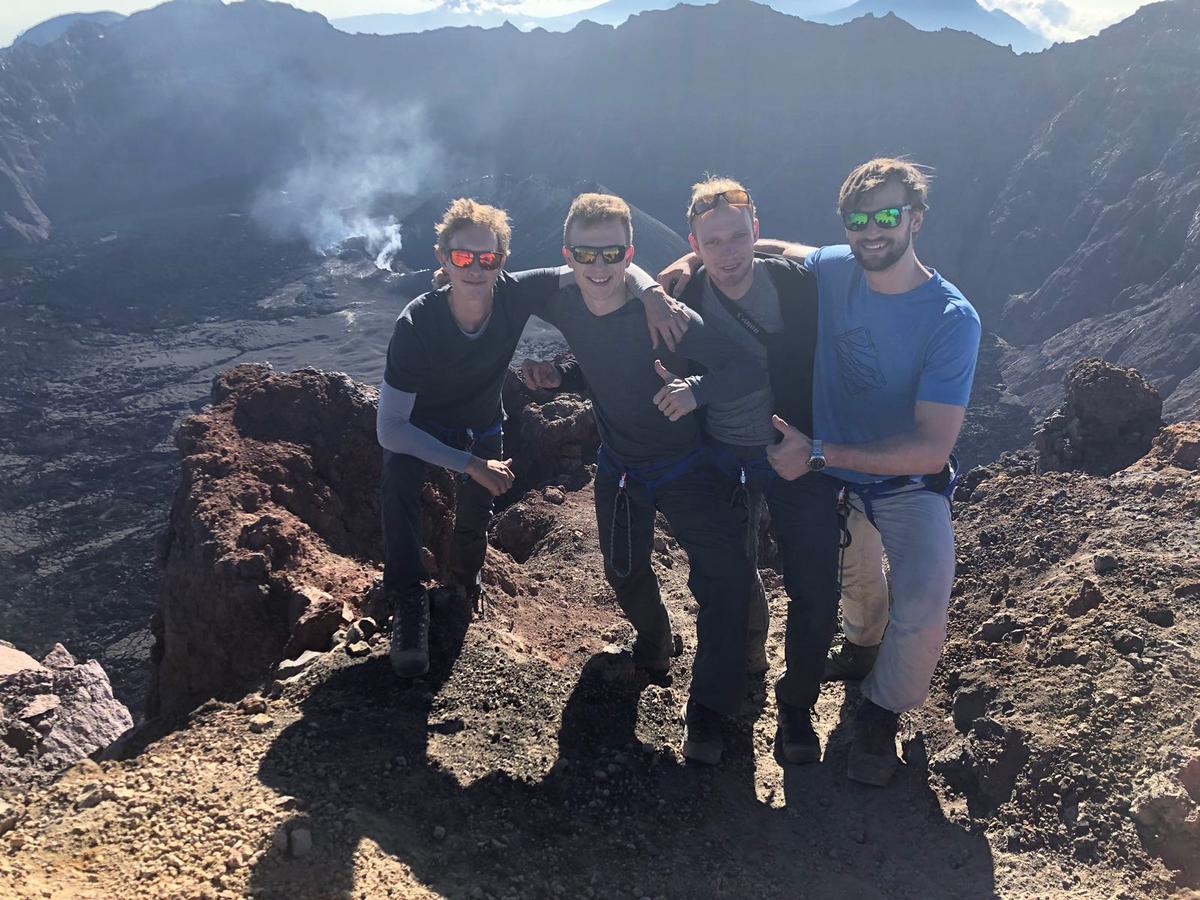Thalia Homestay & Ijen Bromo Tour Баньювангі Екстер'єр фото